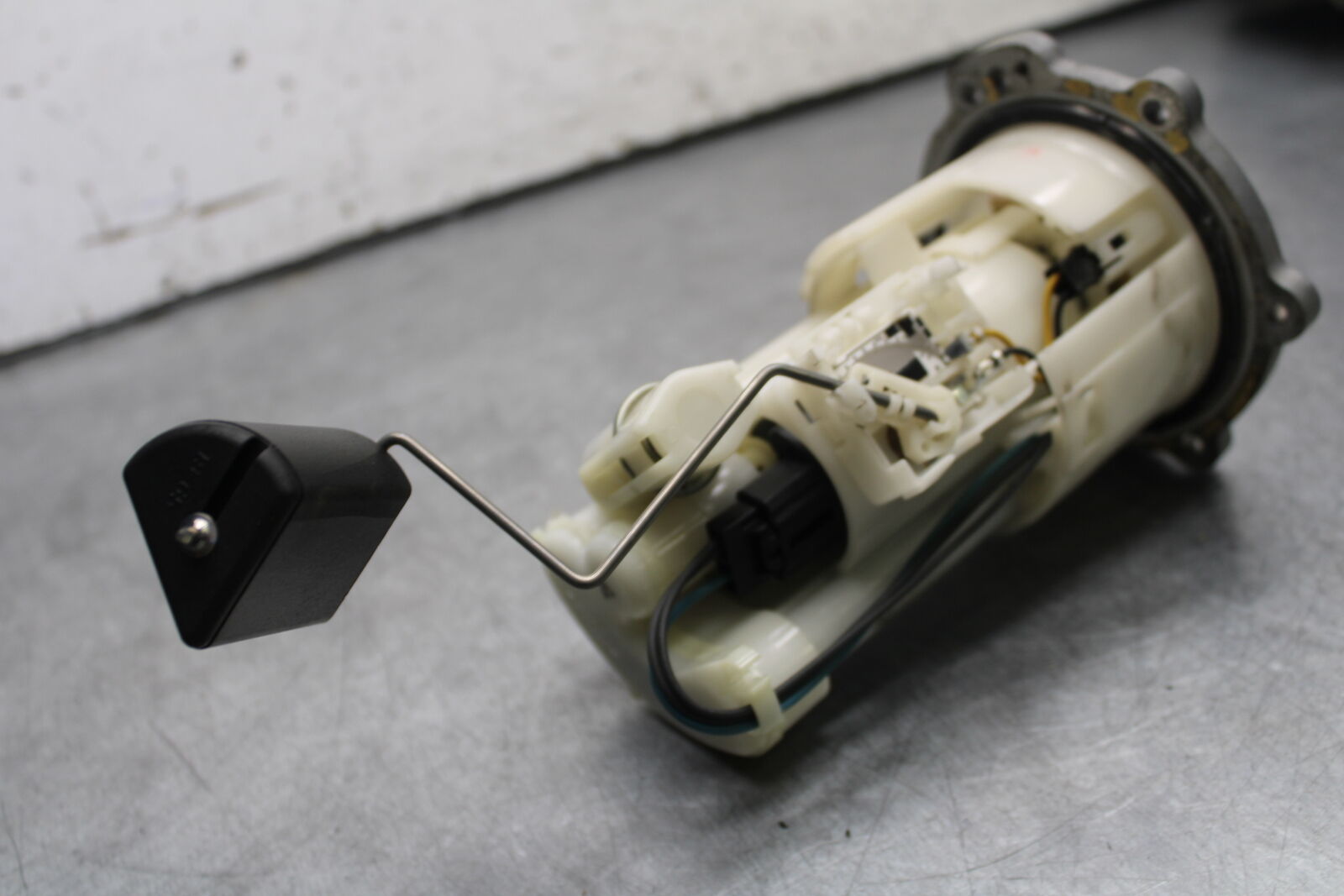 09-15 YAMAHA FZ6R FUEL PUMP GAS PETROL SENDER UNIT 20S-13907-00-00  BB686
