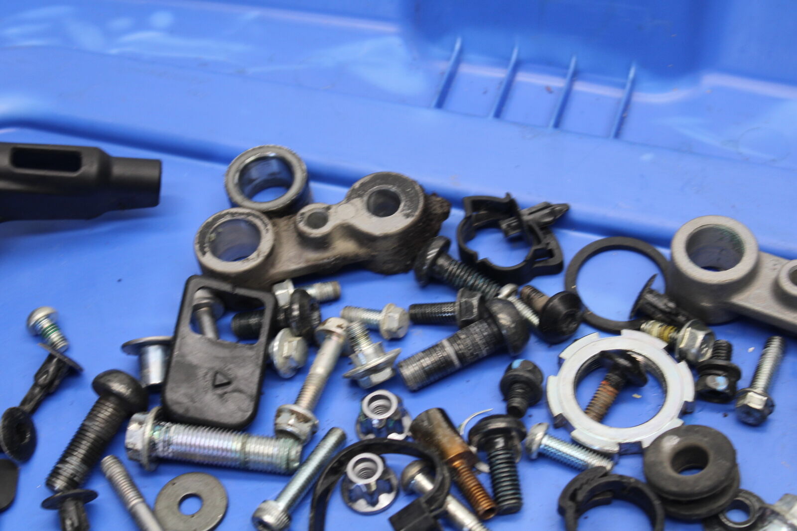 16-21 YAMAHA XSR900 MOUNTING BOLTS HARDWARE MOTOR SCREWS BB664