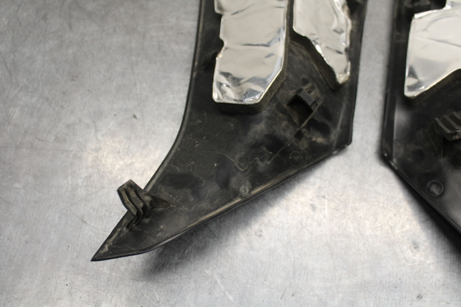 18-24 KAWASAKI NINJA 650 LEFT & RIGHT MID UPPER SIDE FAIRING COWL PLASTIC BB725