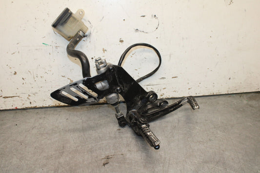 08-09 SUZUKI GSXR600 RIGHT REARSET REAR SET DRIVER FOOT PEG REST STOP BB728