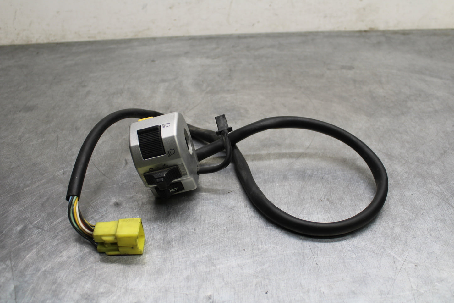 04 SUZUKI INTRUDER 800 LEFT HANDLE HORN SIGNALS SWITCH SWITCHES BB758