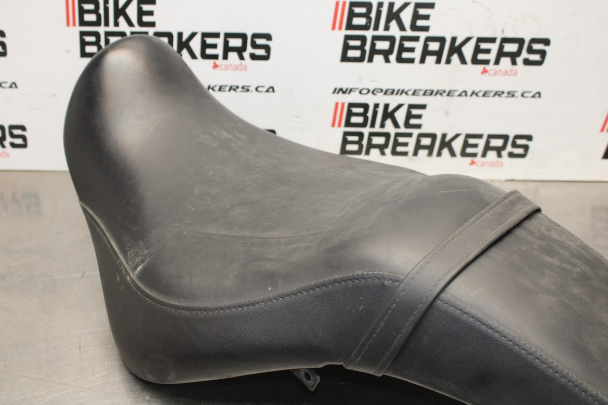 14 HONDA SHADOW 750 VT750C2B FRONT DRIVERS/ REAR SEAT BB867