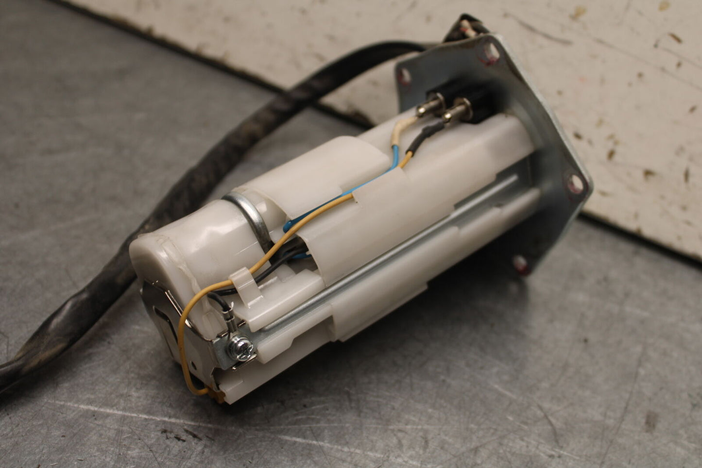 16 KAWASAKI NINJA ZX10R FUEL PUMP GAS PETROL SENDER UNIT 49040-0750 BB650