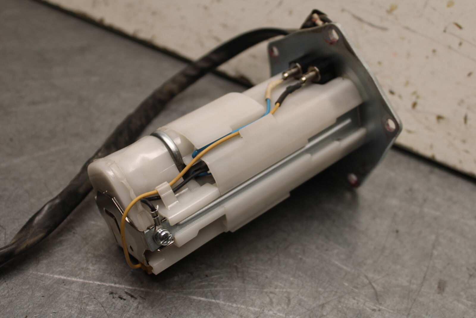 16 KAWASAKI NINJA ZX10R FUEL PUMP GAS PETROL SENDER UNIT 49040-0750 BB650