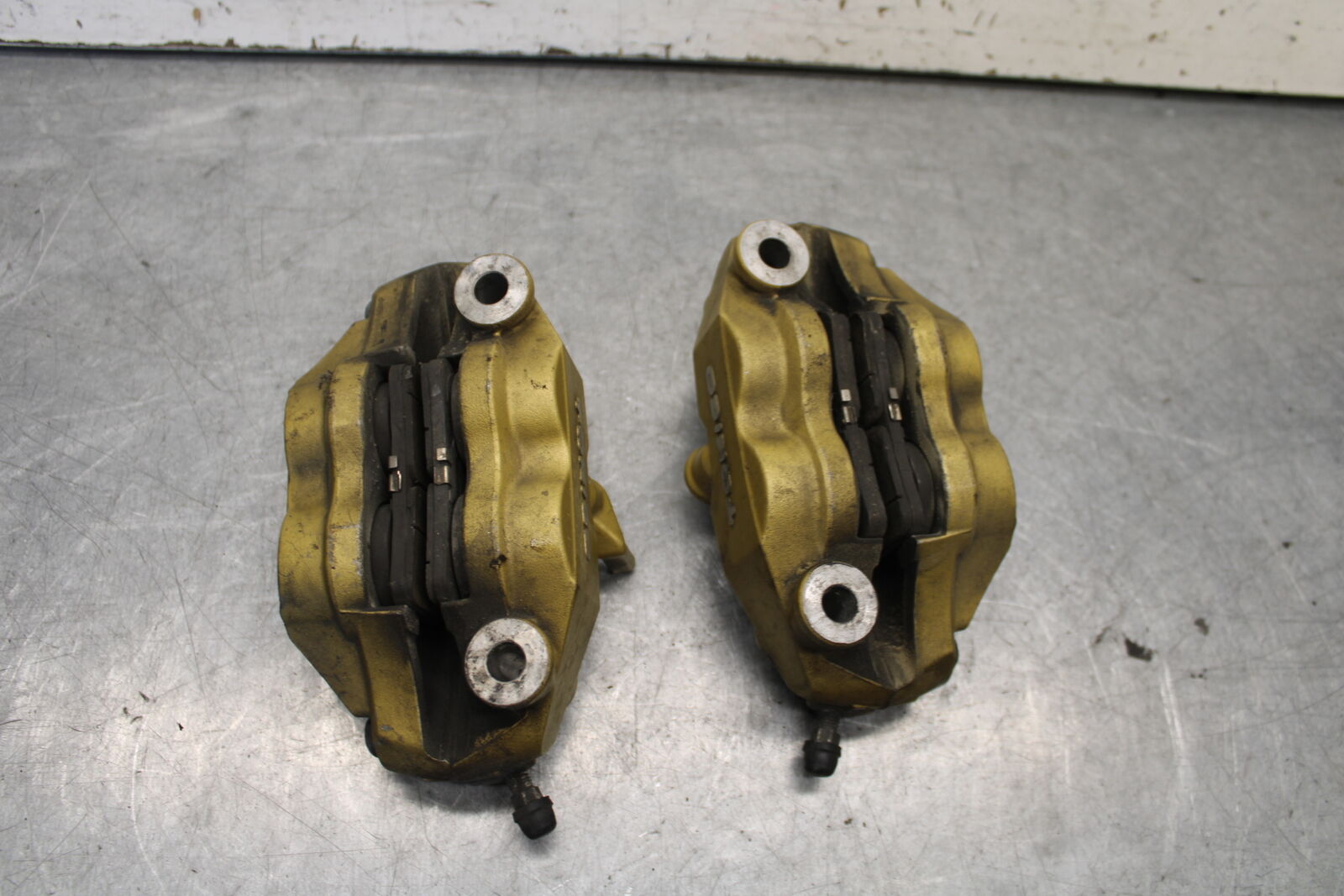 04-05 SUZUKI GSXR600 RIGHT LEFT FRONT BRAKE CALIPER SET PAIR CALIPERS BB658