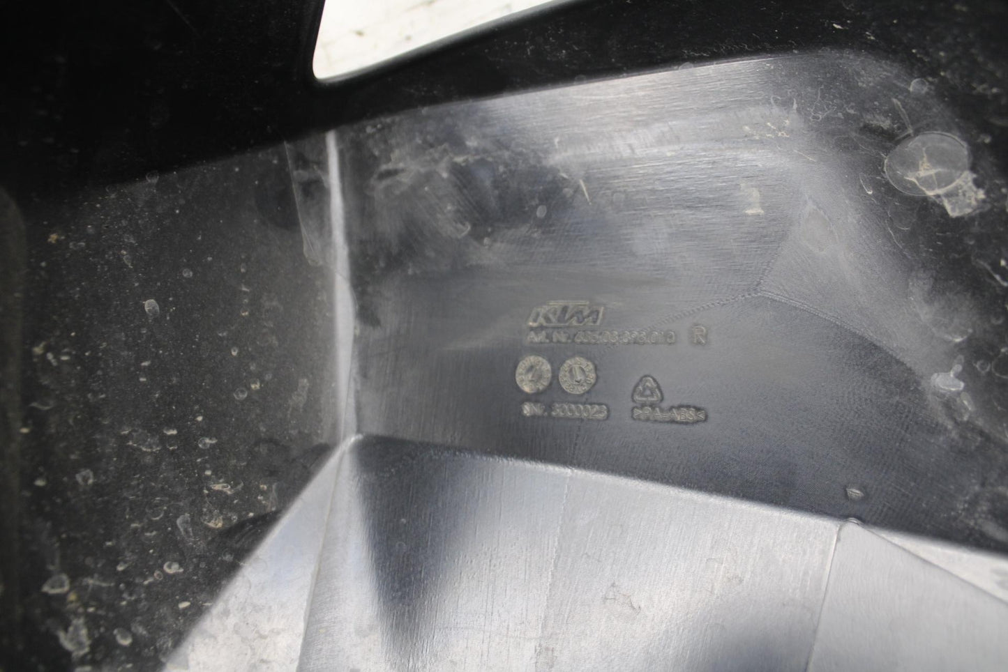 22 KTM 890 ADVENTURE ENGINE TANK COWL GUARD 3000023 BB514