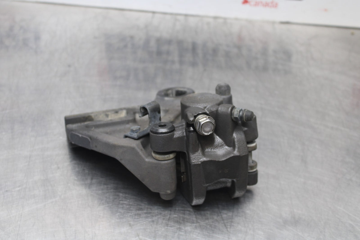 24-25 KAWASAKI NINJA ZX6R REAR BACK BRAKE CALIPER W MOUNT BRACKET BB785