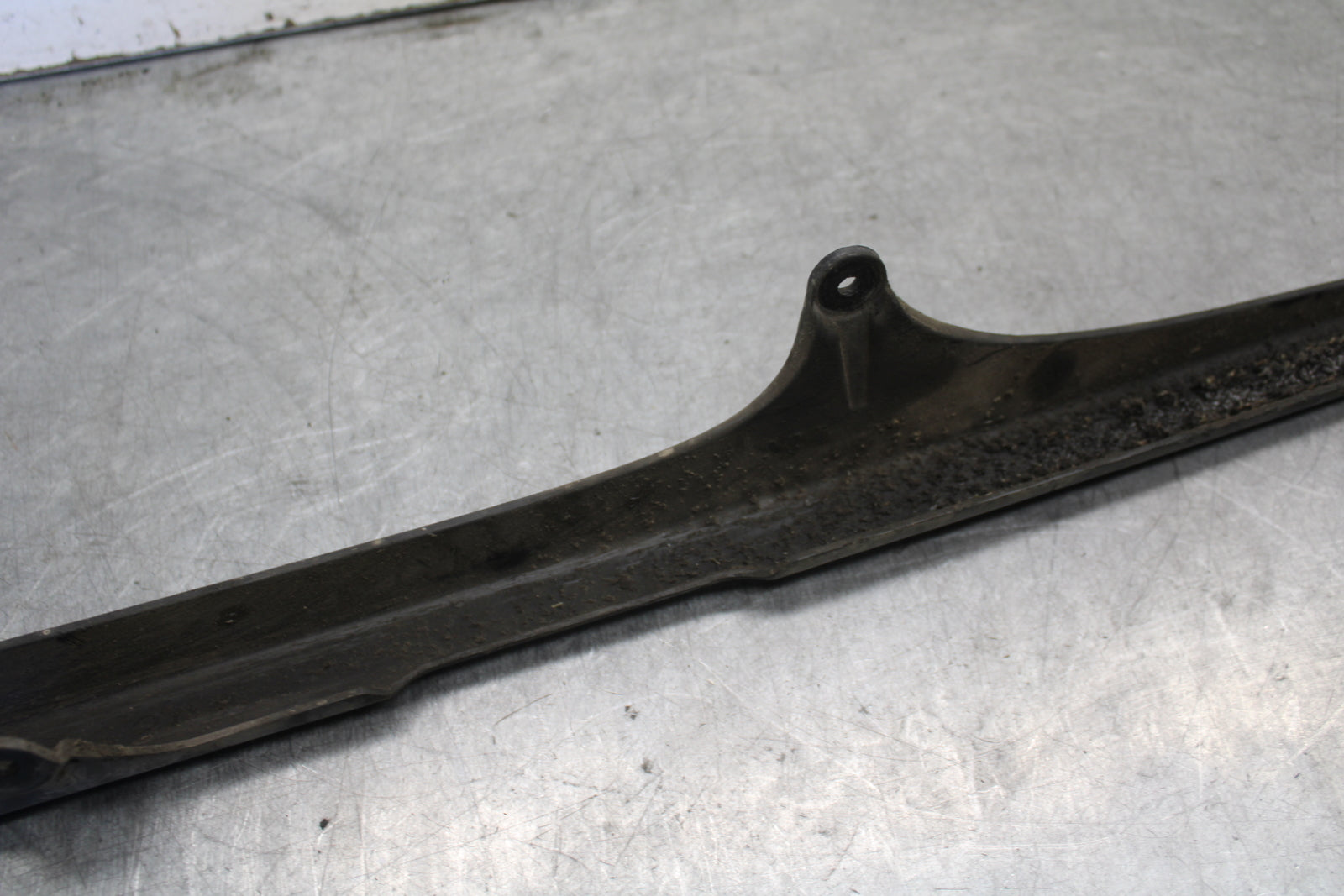 07-08 TRIUMPH DAYTONA 675 REAR BACK DRIVE CHAIN GUARD COVER T2050400 BB685