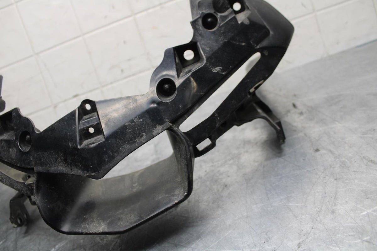 18 YAMAHA YZF R1  FRONT CENTER COWL FAIRING STAY BB473