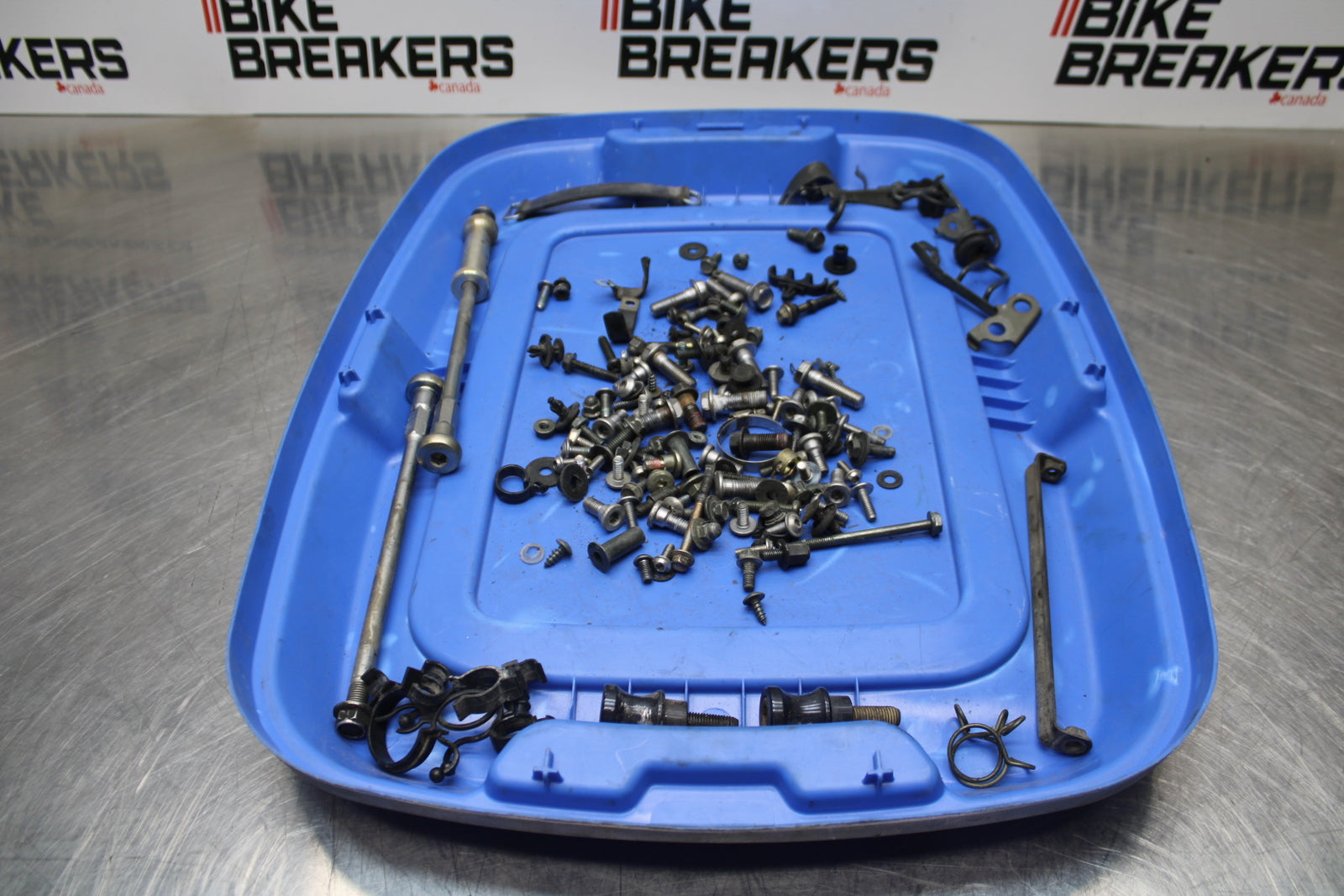 04-05 KAWASAKI NINJA ZX10R MOUNTING BOLTS HARDWARE MOTOR SCREWS BB163