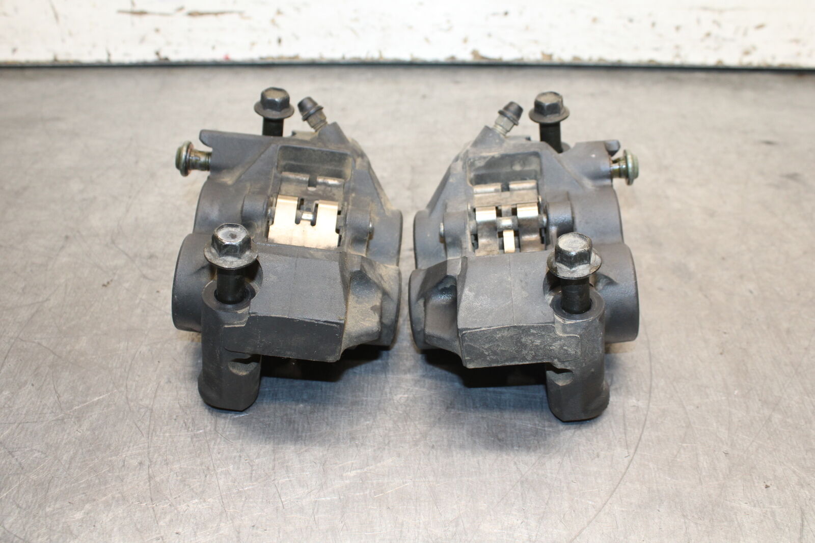 06-07 YAMAHA YZF R6 RIGHT LEFT FRONT BRAKE CALIPER SET PAIR CALIPERS BB742