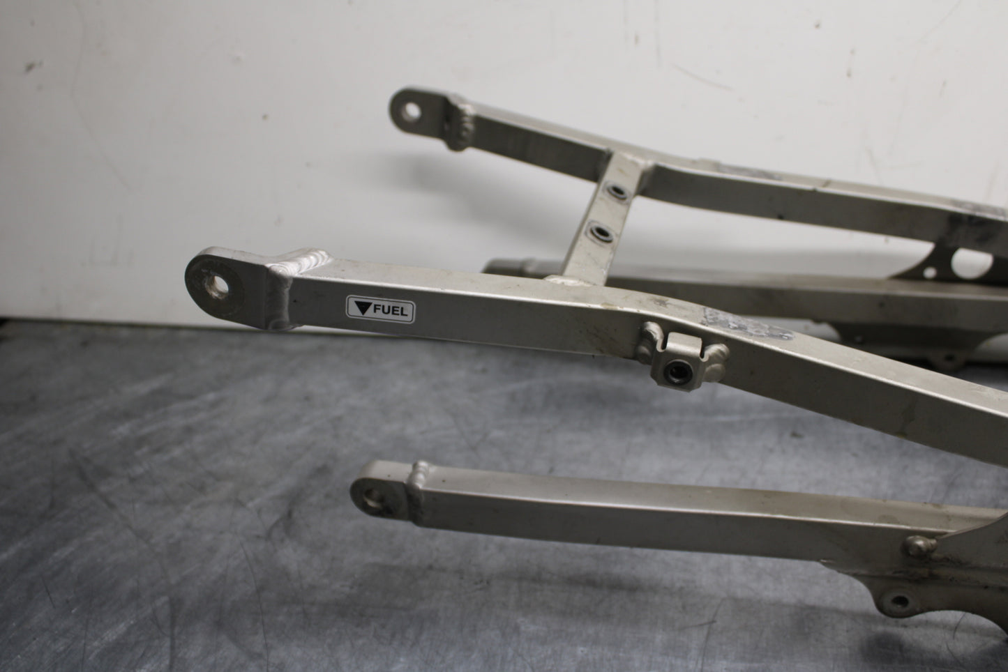 00-02 KAWASAKI NINJA ZX6R REAR SUBFRAME BACK SUB FRAME BB750