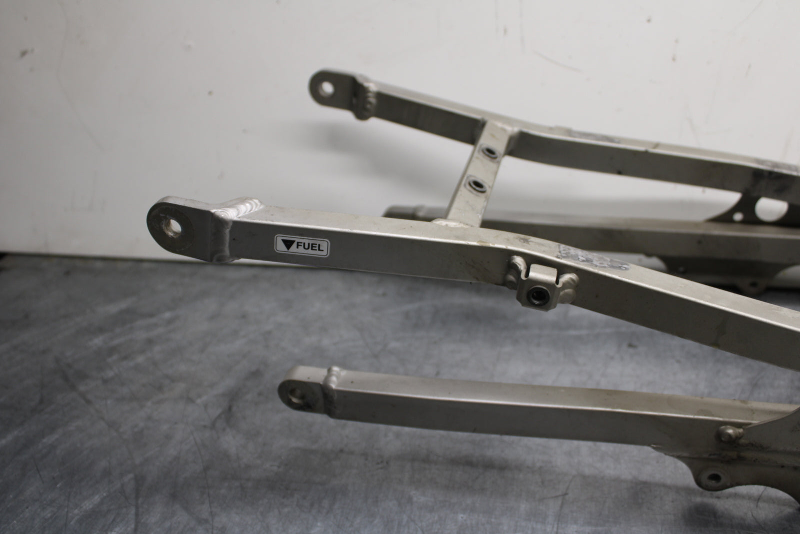 00-02 KAWASAKI NINJA ZX6R REAR SUBFRAME BACK SUB FRAME BB750