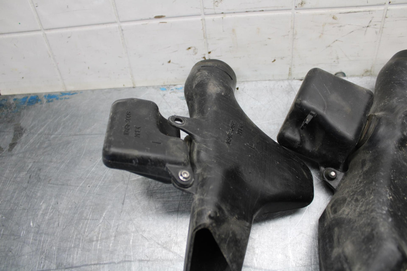 07-08 KAWASAKI CONCOURS 1400 ABS RIGHT LEFT AIR INTAKE DUCTS BB449