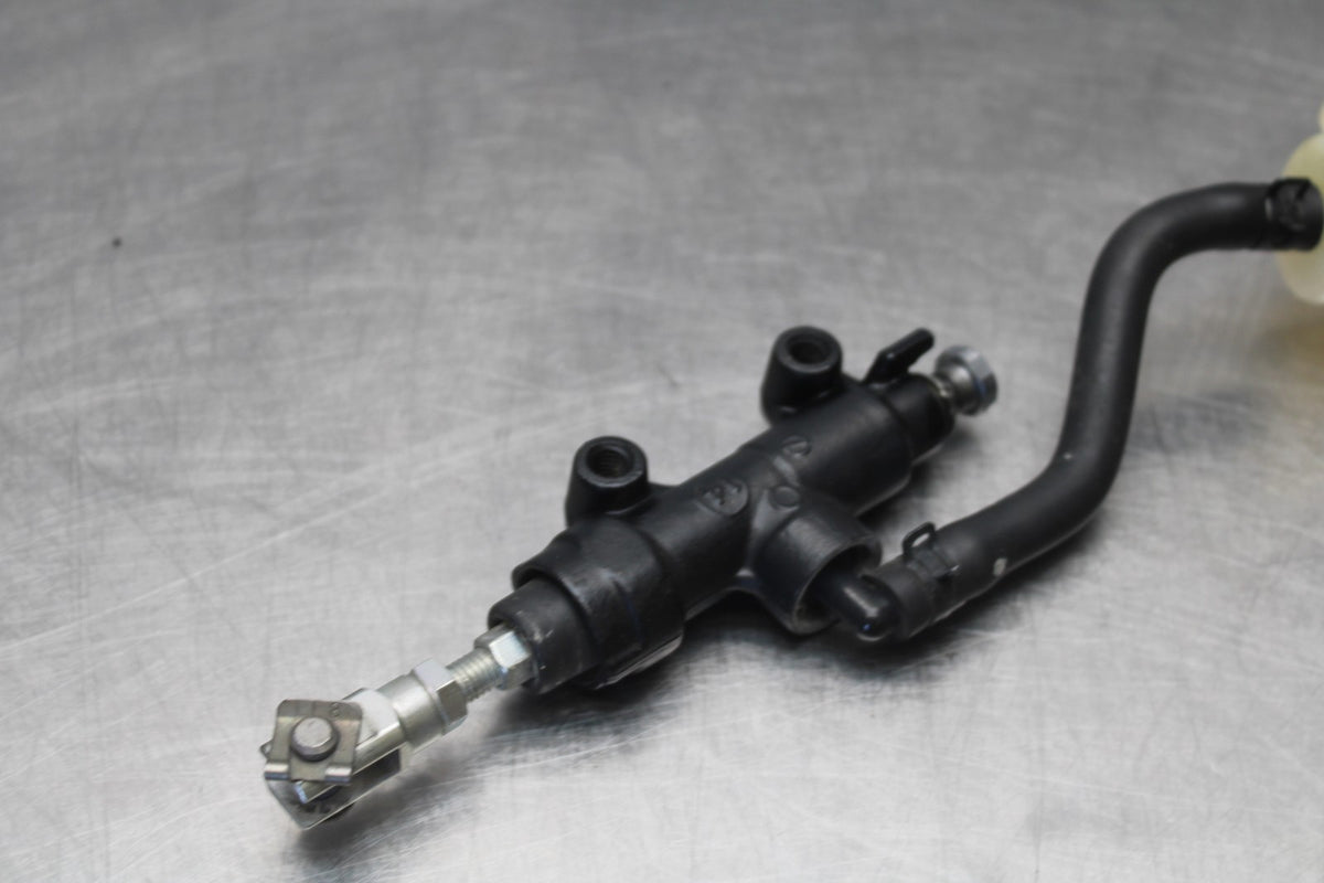 12 TRIUMPH STREET TRIPLE R REAR BACK BRAKE MASTER CYLINDER W RESERVOIR BB914