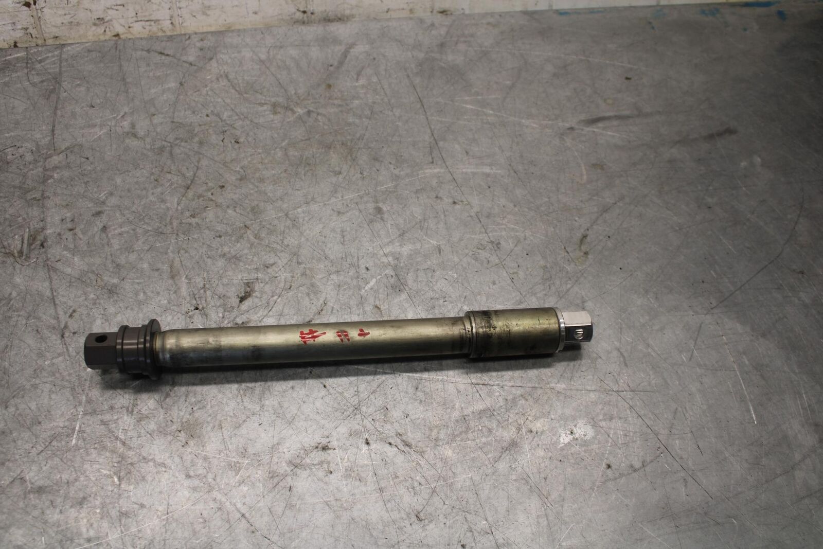 2017 Suzuki GSXR600 FRONT WHEEL RIM AXLE PIVOT BOLT 54711-14J00 BB527