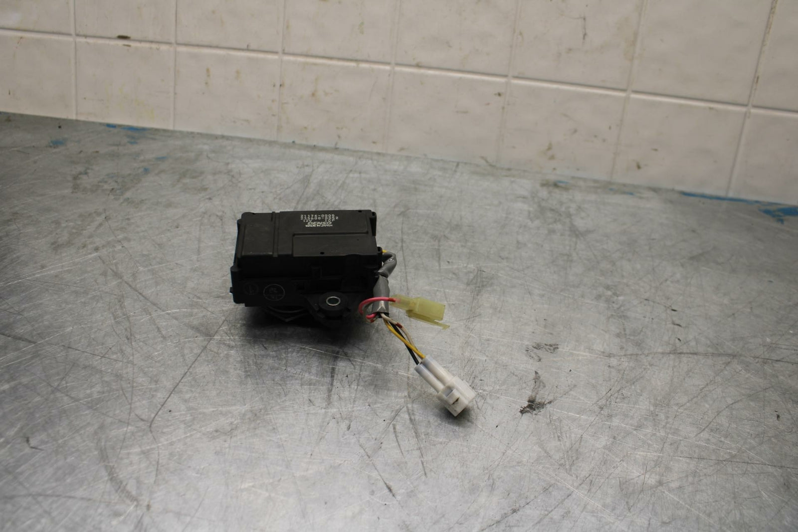 10-13 KAWASAKI Z1000 EXHAUST VALVE SERVO MOTOR BB421