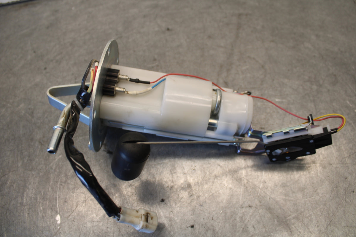 11-24 SUZUKI GSXR750 FUEL PUMP GAS PETROL SENDER UNIT  BB687