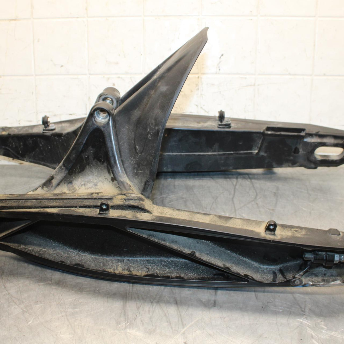 19-20 KTM 790 DUKE 790 REAR SWINGARM BB570
