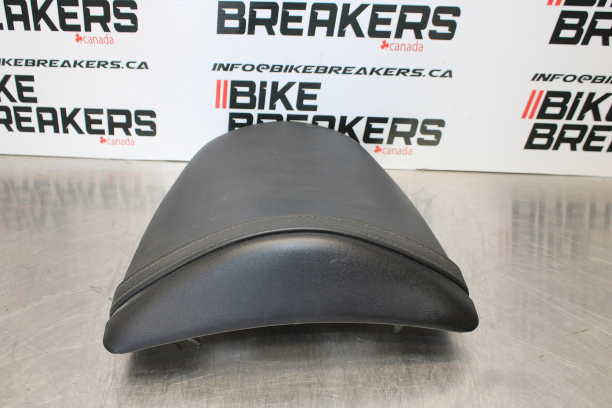 03-06 KAWASAKI Z1000 REAR BACK PASSENGER TANDEM SEAT PAD SADDLE PILLION BB164