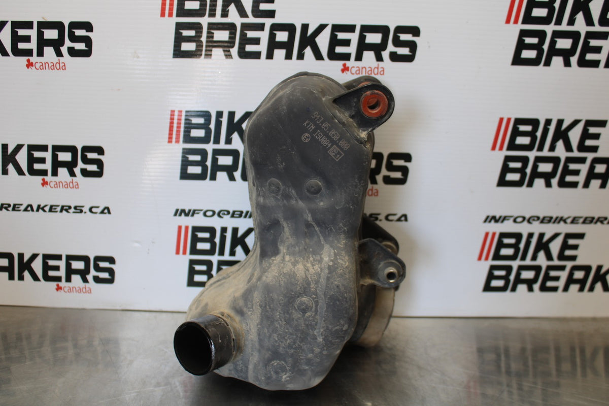 17-22 KTM 390 DUKE EXHAUST PRE-MUFFLER SILENCER CATALYTIC CONVERTER BB180