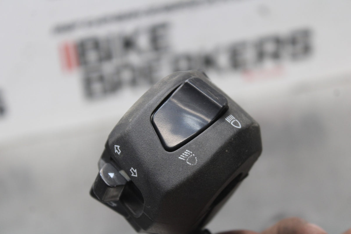 19 MOTO GUZZI V7 III LEFT CLIP ON HANDLE HORN SIGNALS SWITCH SWITCHES BB831