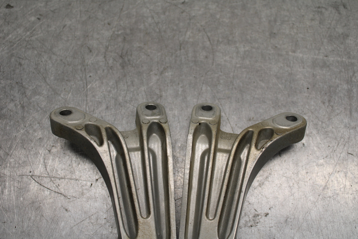 03-04 HONDA CBR600RR REAR BACK PASSENGER PEG SET PAIR BB122