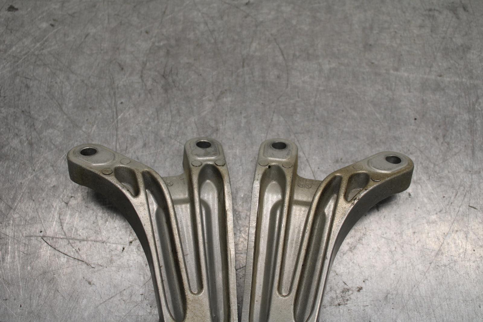 03-04 HONDA CBR600RR REAR BACK PASSENGER PEG SET PAIR BB122