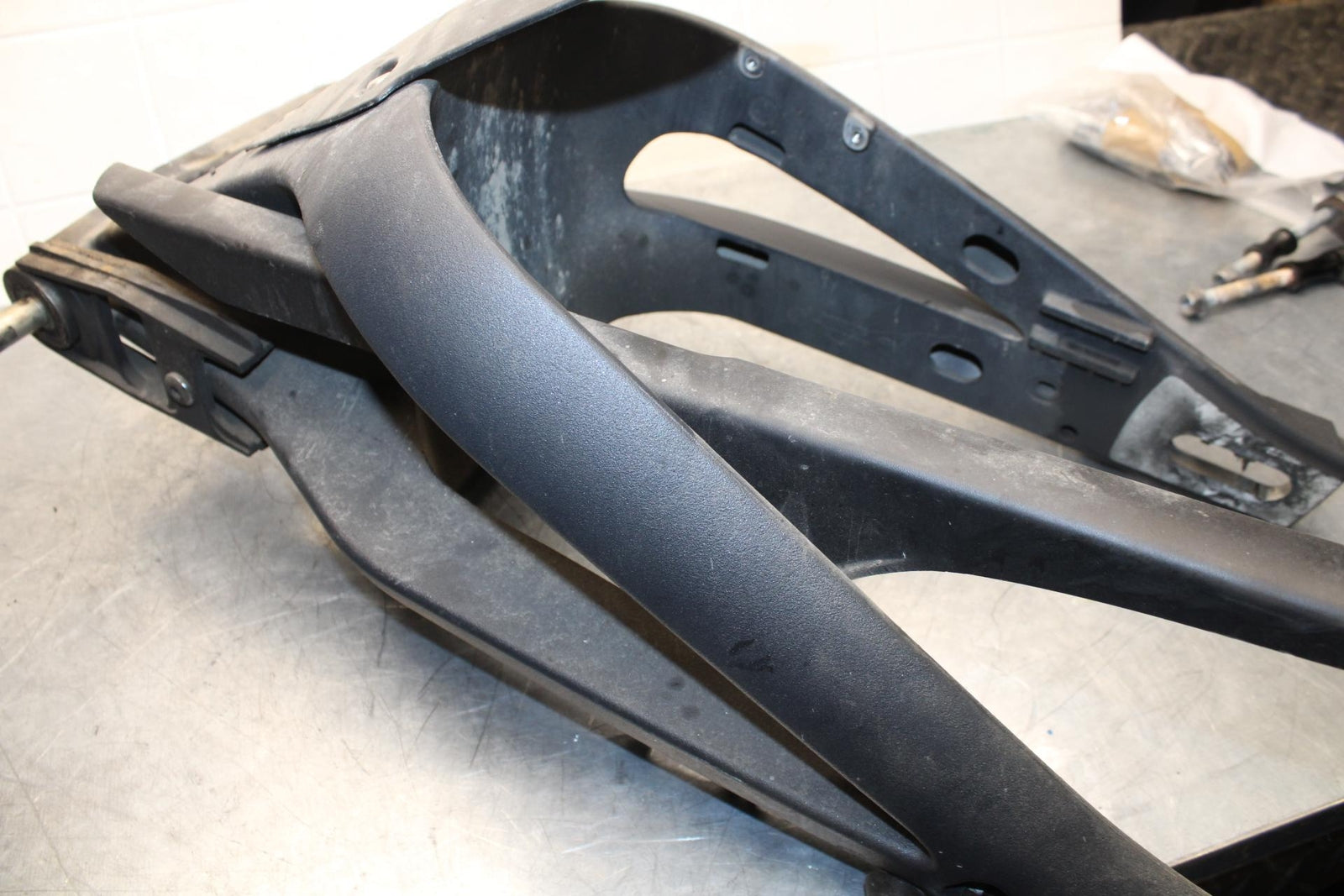 2009 Triumph Daytona 675 REAR SWINGARM BACK SUSPENSION SWING ARM  BB584