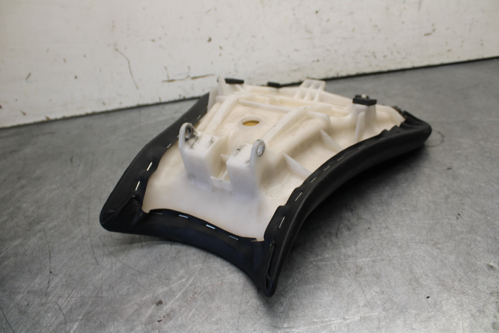 13-18 KAWASAKI NINJA ZX6R FRONT DRIVERS SEAT PAD SADDLE  BB682