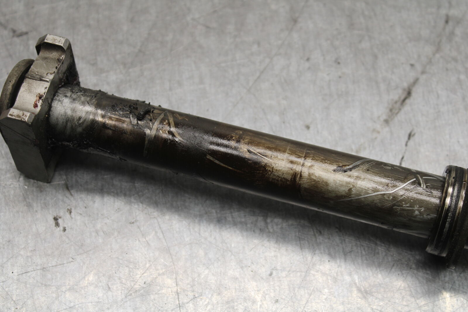 05-06 HONDA CBR600RR REAR AXLE BACK WHEEL RIM PIVOT BOLT AXEL BB727