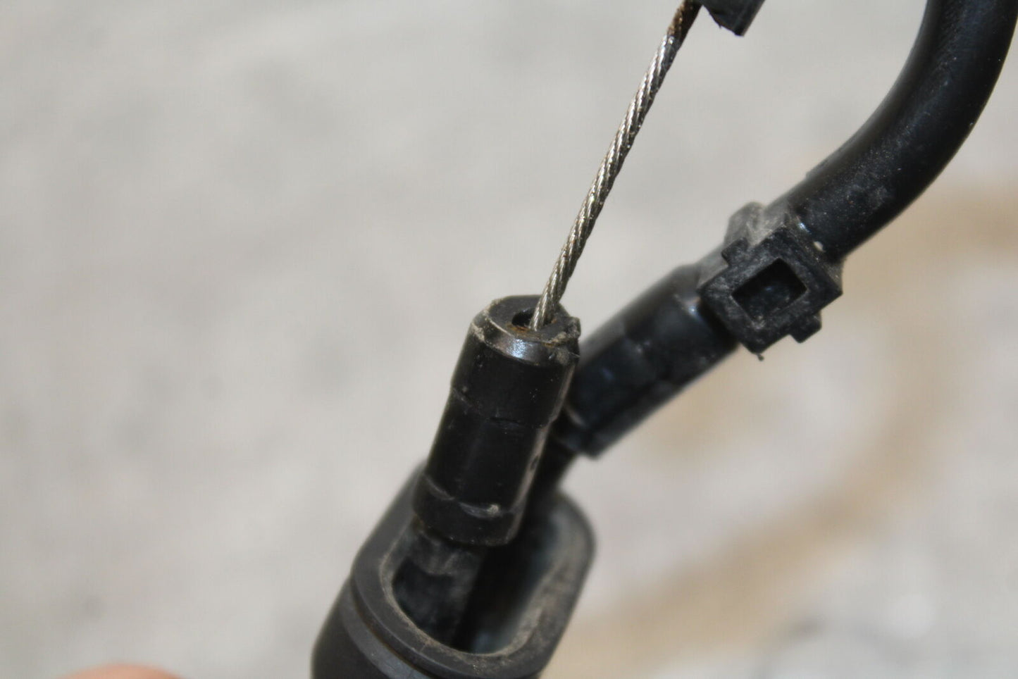 07-08 YAMAHA YZF R1 THROTTLE CABLES LINES BB675