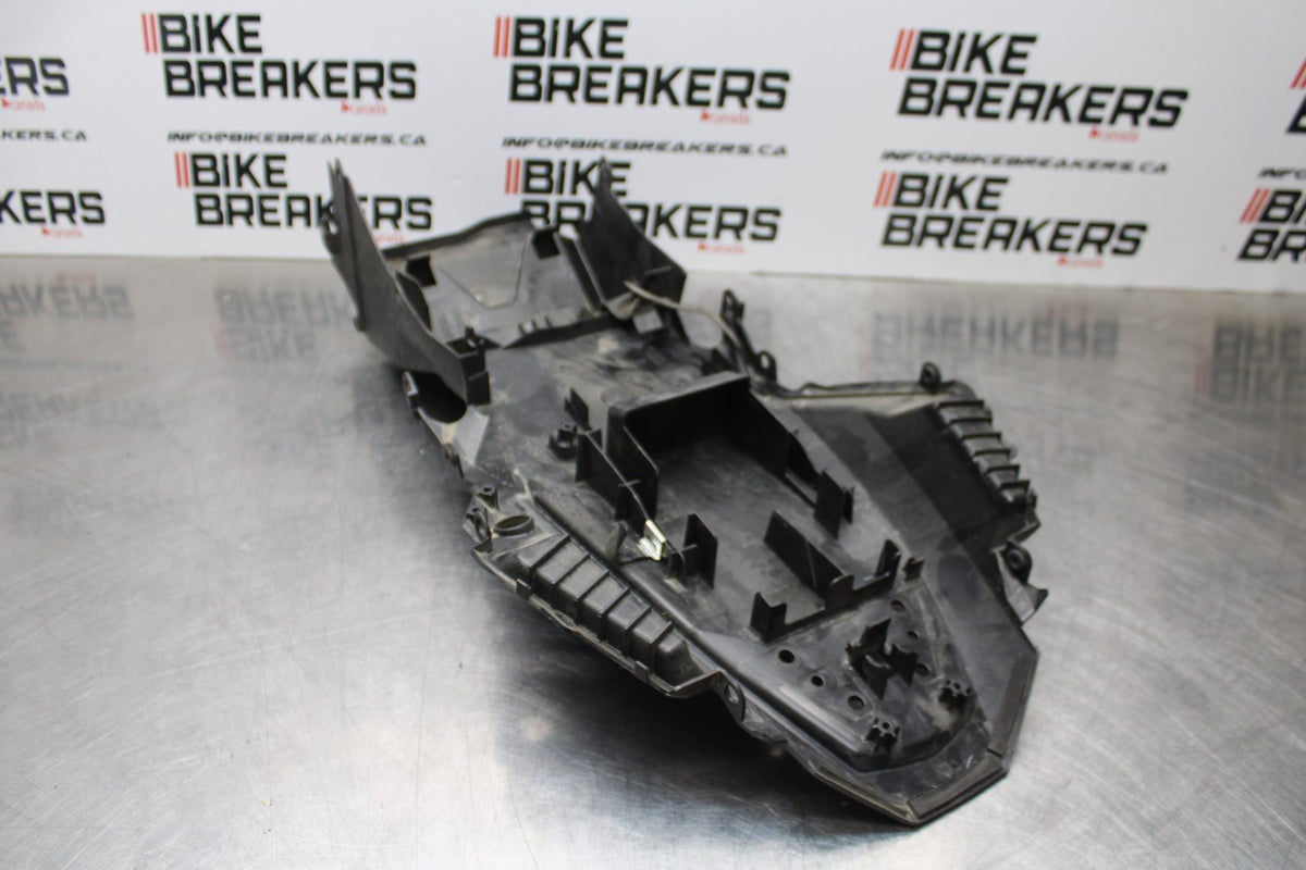 13-17 KAWASAKI NINJA 300 EX300 REAR TAIL UNDERTAIL BATTERY TRAY PLASTIC BB187