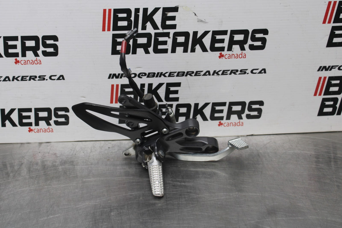22-25 YAMAHA YZF R7 RIGHT REARSET REAR SET DRIVER FOOT PEG REST STOP BB850