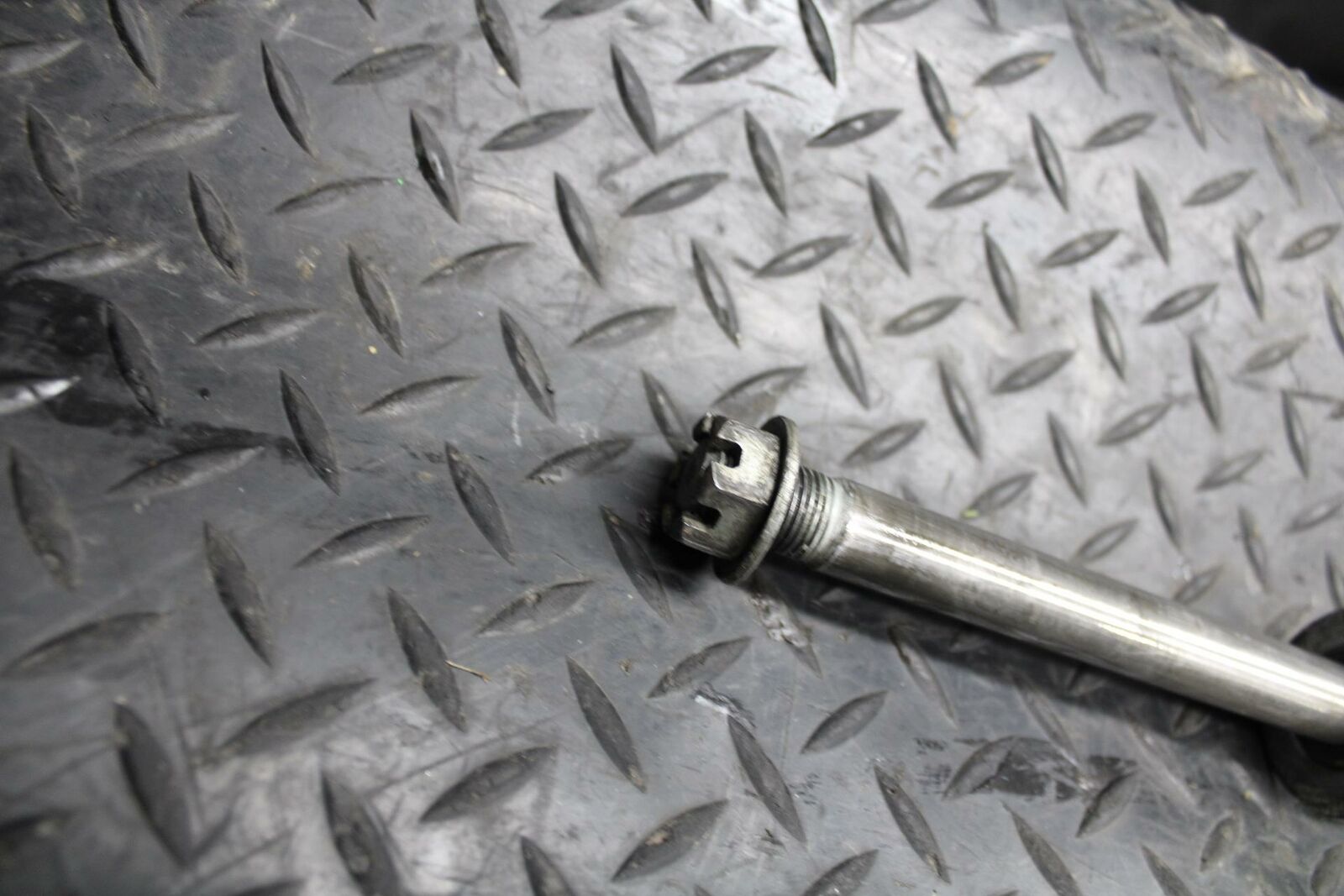 86 SUZUKI GS750ES REAR AXLE BACK WHEEL RIM PIVOT BOLT AXEL BB233