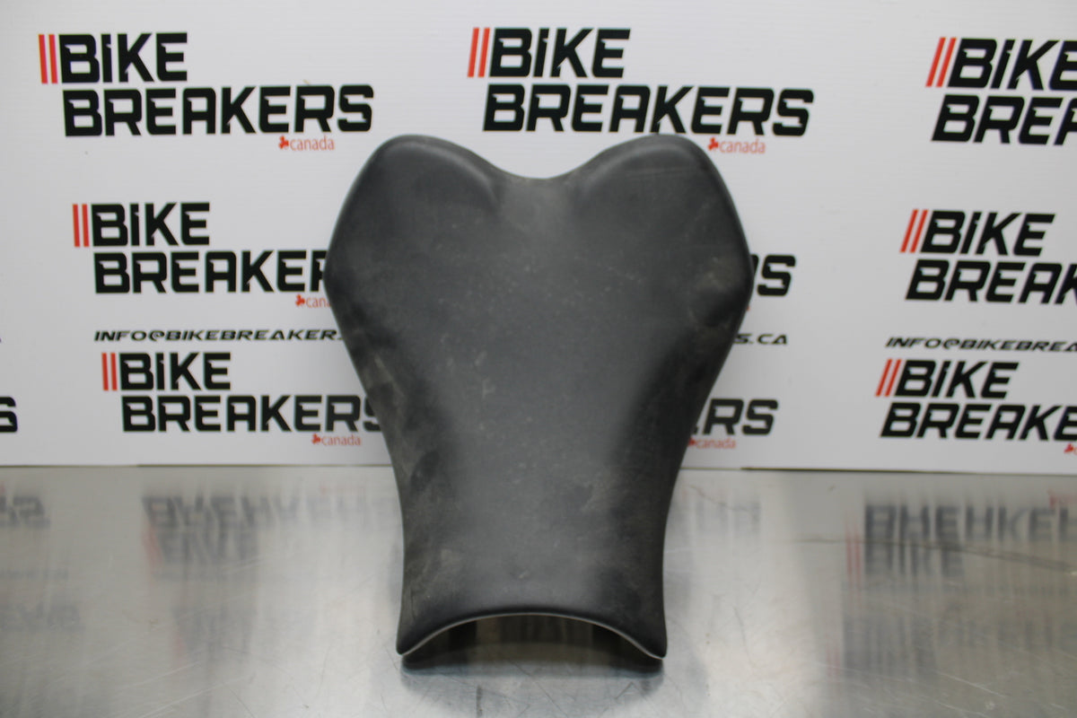 11 SUZUKI GSXR1000 FRONT DRIVERS SEAT PAD SADDLE PILLION BB142