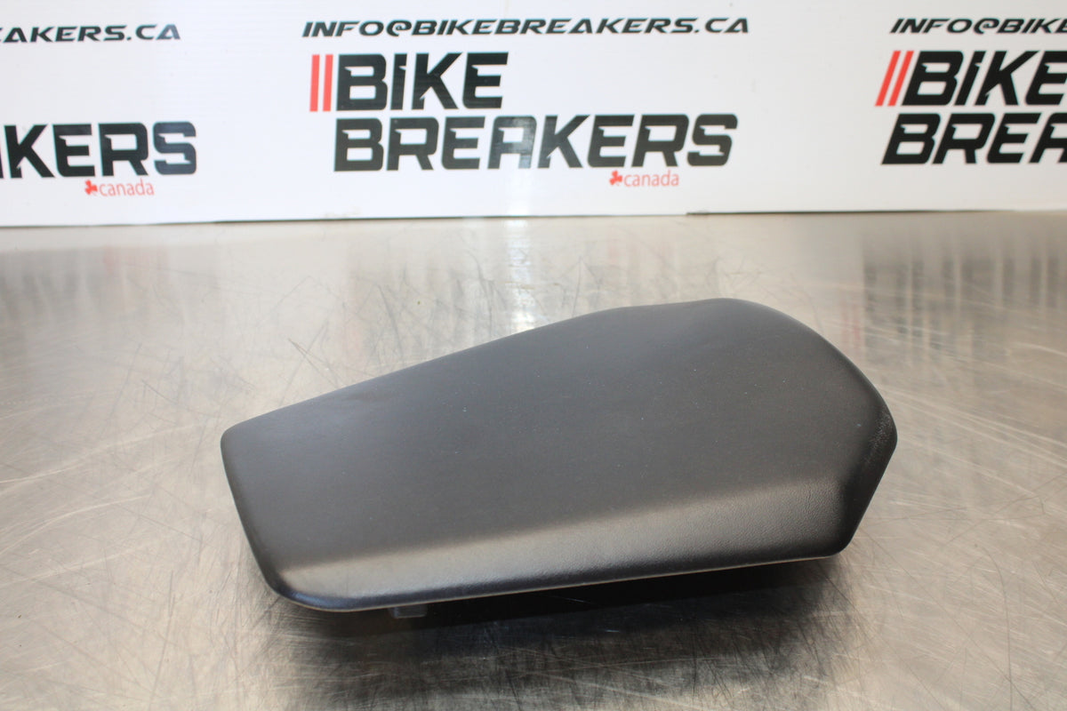 12-16 HONDA CBR1000RR REAR BACK PASSENGER TANDEM SEAT PAD SADDLE PILLION BB157