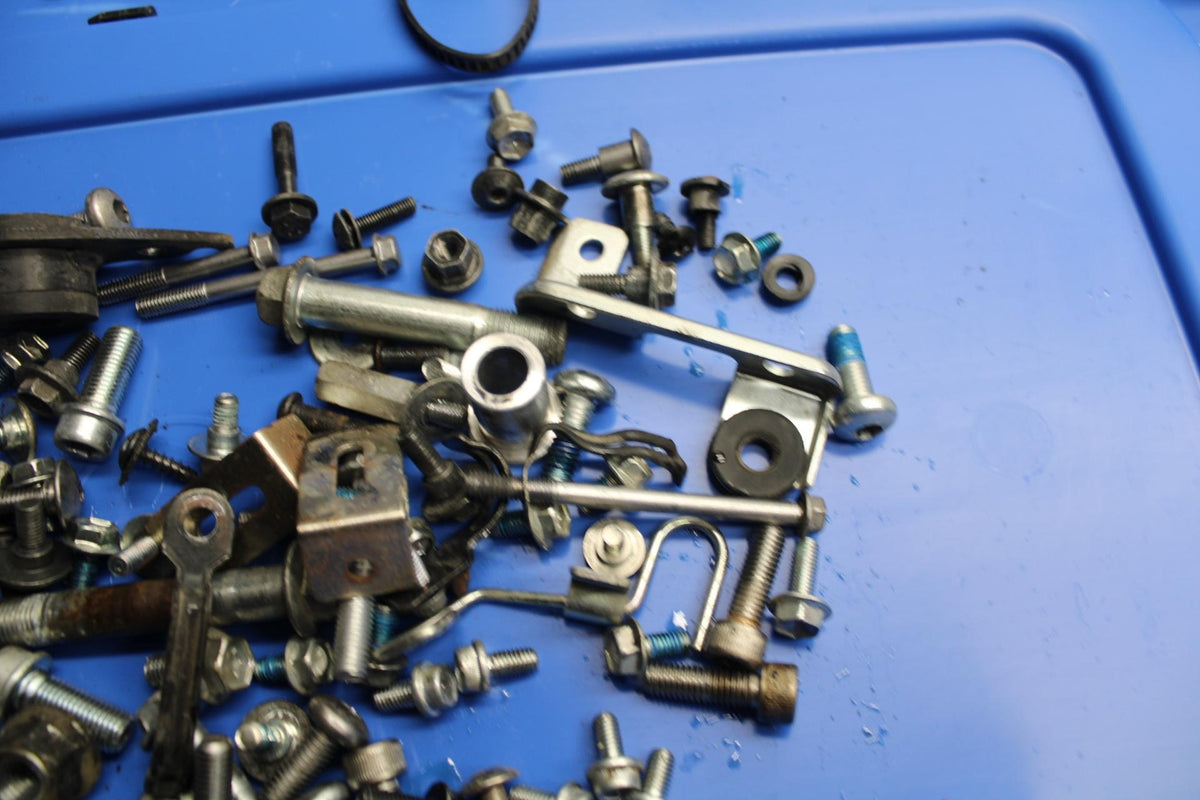 11-22 SUZUKI GSXR 600 LEFTOVER MOUNTING BOLTS HARDWARE MOTOR SCREWS BB485