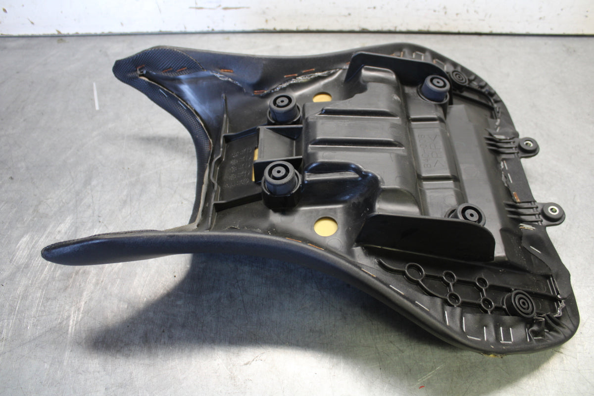 21-24 YAMAHA MT-07 FRONT DRIVERS SEAT PAD SADDLE PILLION BB662
