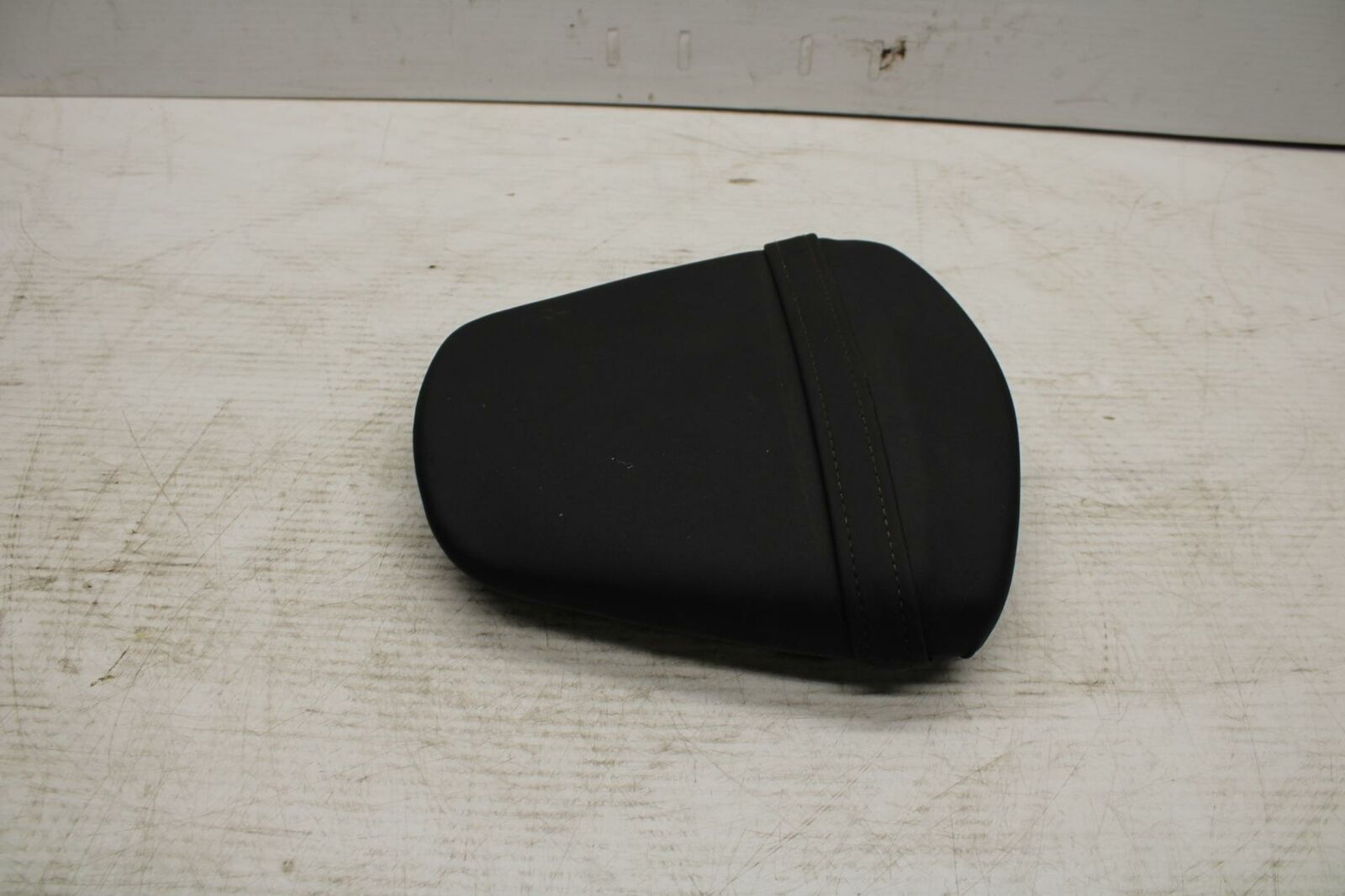 11-17 SUZUKI GSXR750 REAR BACK PASSENGER TANDEM SEAT PAD SADDLE PILLION BB306