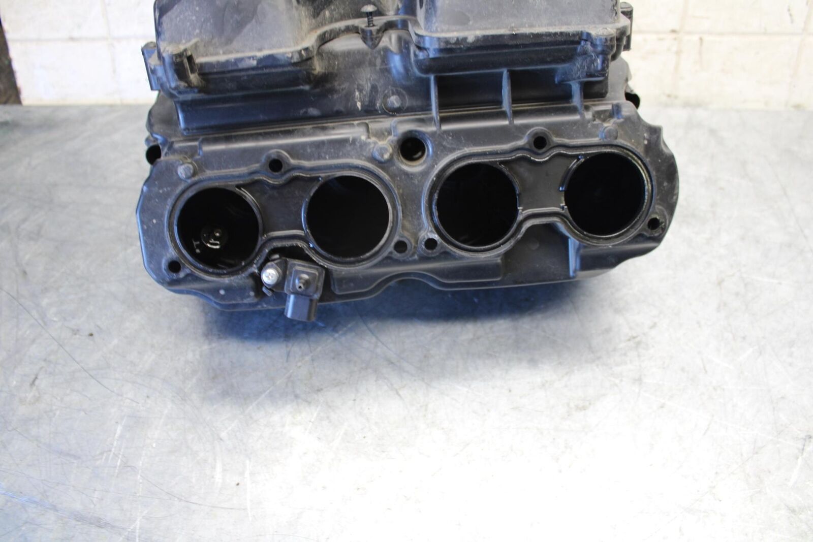 2007 Honda CBR600RR AIRBOX INTAKE FILTER BOX 17220-MFJ-D00 17240-MFJ-D00 BB536