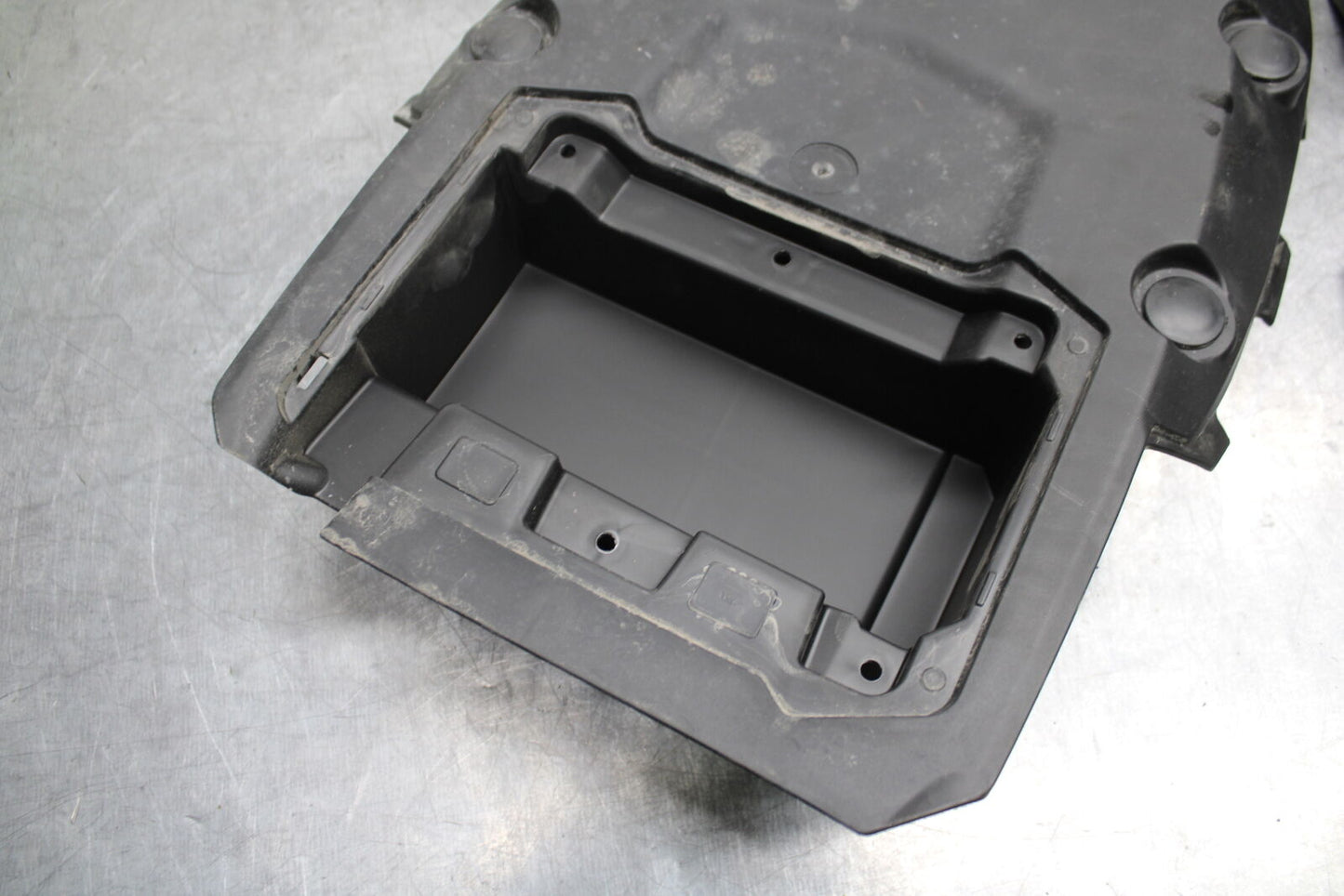 18-24 KAWASAKI NINJA 650 REAR BACK TAIL UNDERTAIL BATTERY TRAY PLASTIC BB725