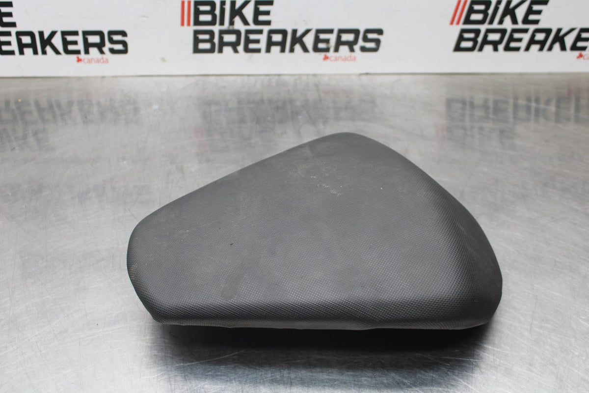 13-16 KTM 390 DUKE REAR BACK PASSENGER TANDEM SEAT PAD SADDLE PILLION BB815