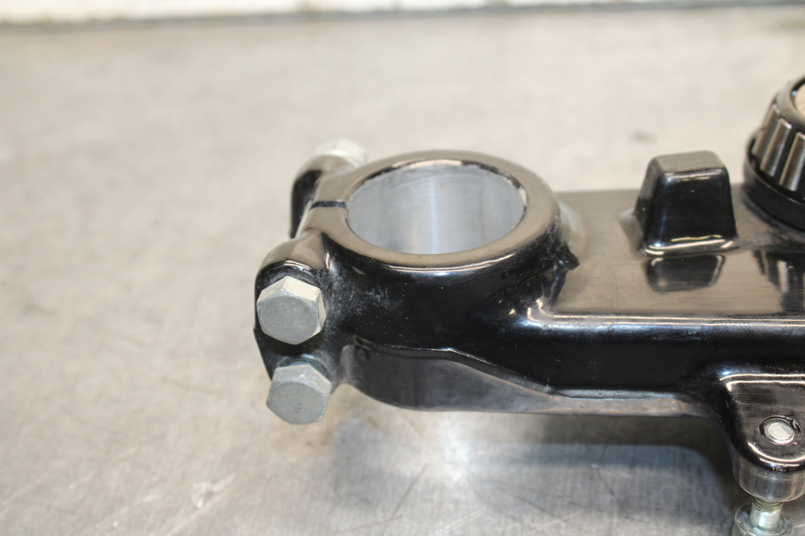82-83 YAMAHA IT175 FRONT FORKS CLAMP LOWER TRIPLE TREE STEM BB108