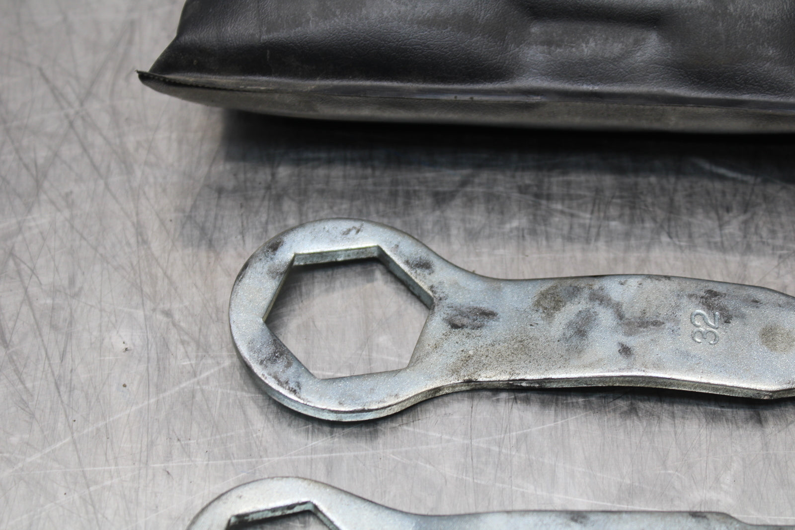 04-05 KAWASAKI NINJA ZX10R STOCK TOOLS OEM TOOL BAG KIT SET BB163