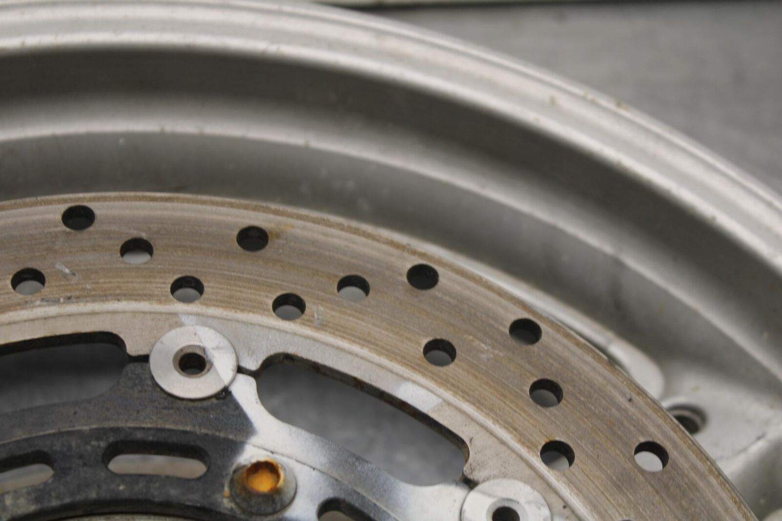 2000 Yamaha YZF R1 FRONT WHEEL AND LEFT RIGHT BRAKE ROTORS DISCS BB633