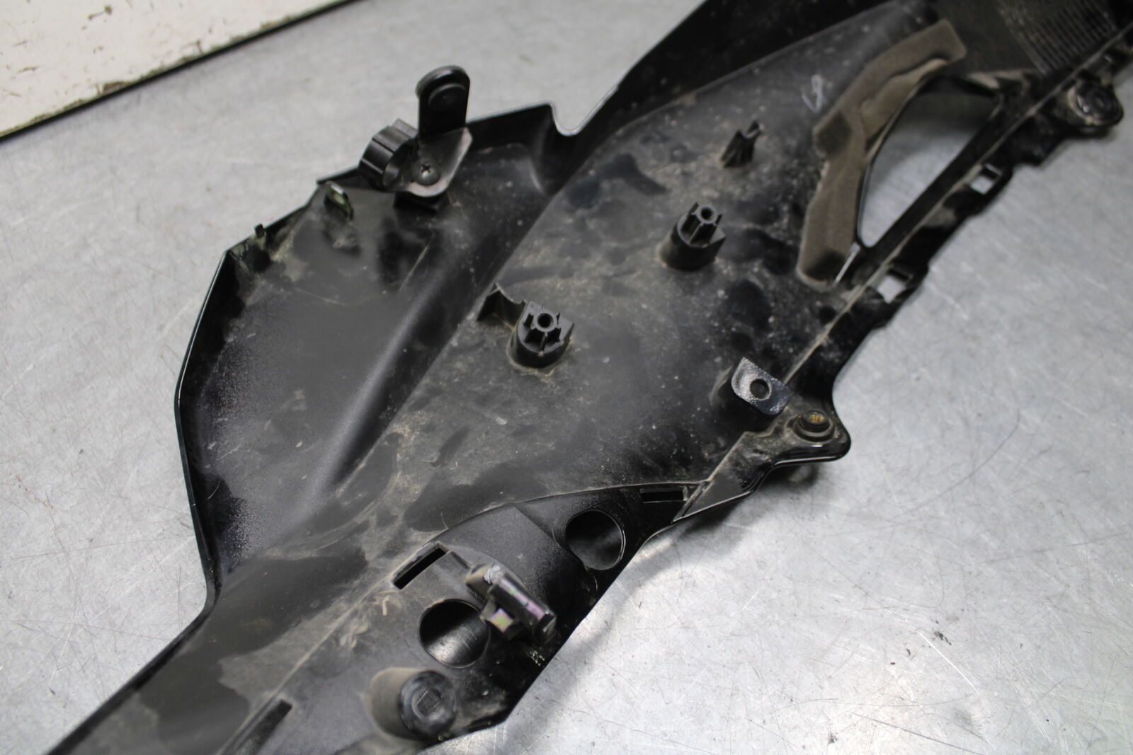 16 KAWASAKI NINJA ZX10R RIGHT FRONT UPPER MID SIDE FAIRING COWL PLASTIC BB650