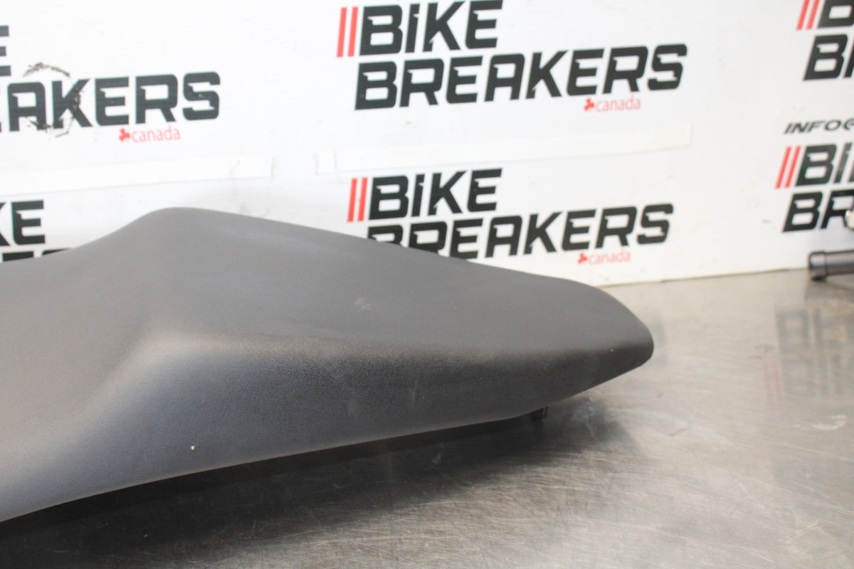 06-07 HONDA INTERCEPTOR 800 VFR800 FRONT REAR SEAT SADDLE BB917