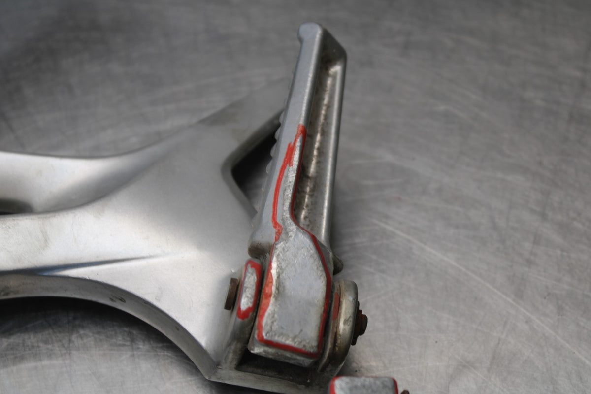 06-07 HONDA INTERCEPTOR 800 VFR800 REAR BACK PASSENGER PEG SET PAIR BB917