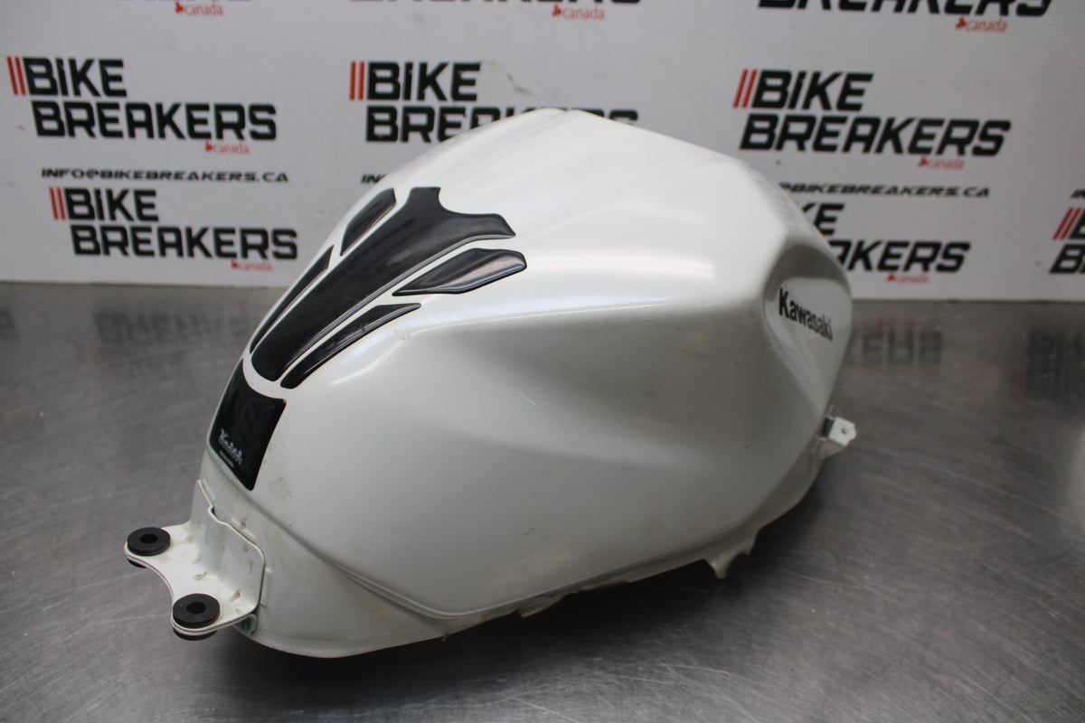 18-26 KAWASAKI Z400 GAS TANK FUEL CELL PETROL RESERVOIR BB852